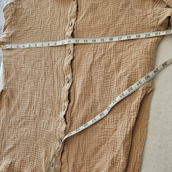❤️3/$12 100% Cotton Tan Button-Up Shirt - Picture 6 of 7